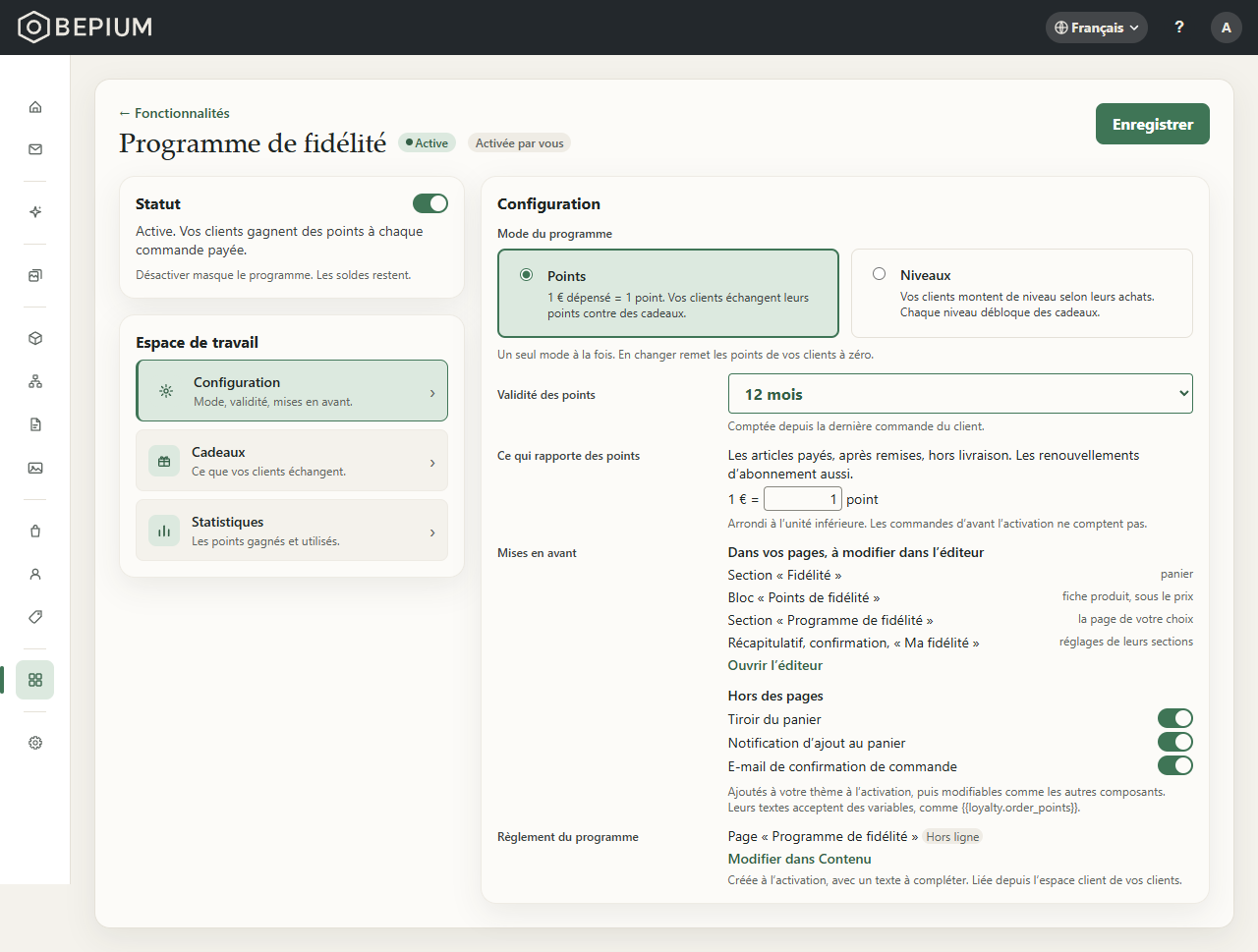 Fonctionnalités › « Programme de fidélité », volet « Configuration » : la carte « Statut » et son interrupteur, les 3 volets sous « Espace de travail », le « Mode du programme » entre « Points » et « Niveaux », la « Validité des points » sur « 12 mois », « Ce qui rapporte des points » avec 1 € = 1 point, les « Mises en avant » avec les composants de vos pages et les 3 interrupteurs « Hors des pages », puis la page « Règlement du programme » hors ligne